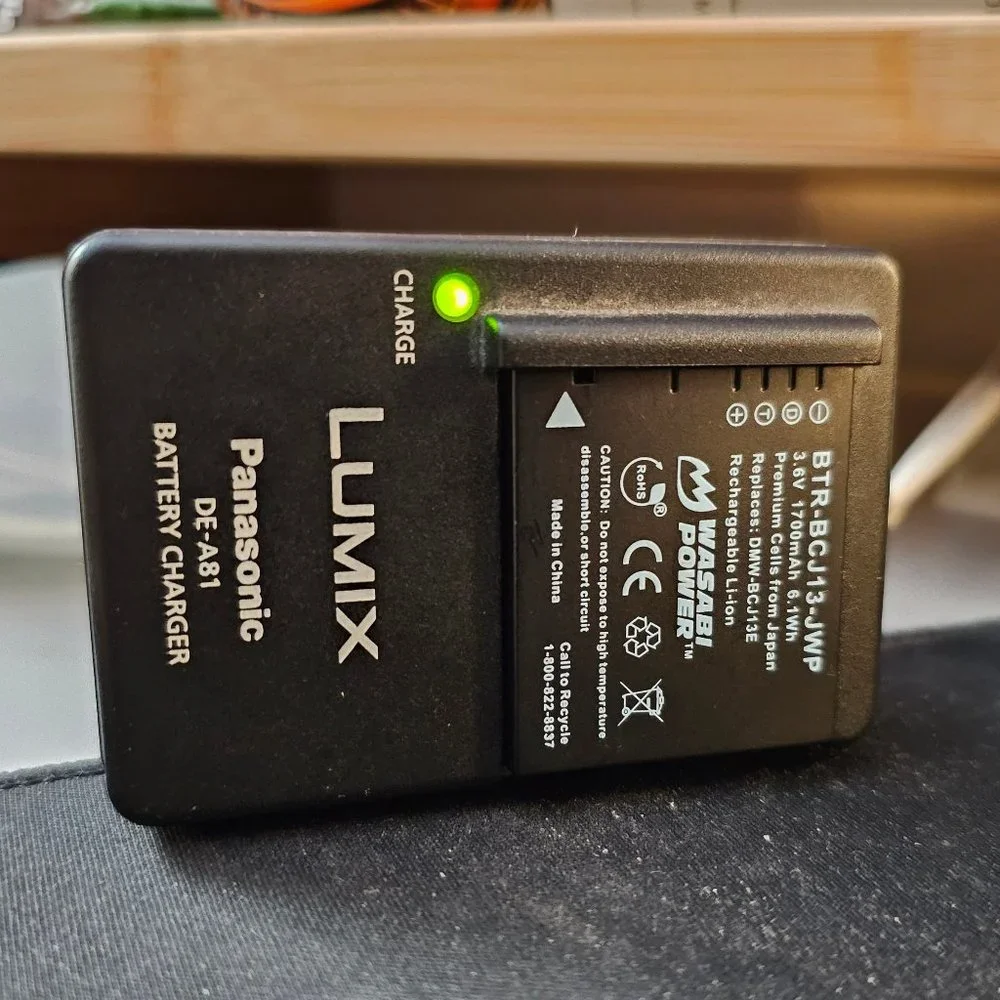 Panasonic Lumix DMC-LX7, EUC, incl. OEM leather Panasonic case, strap, SD card